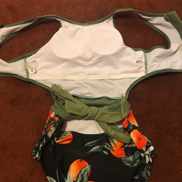 One piece swimsuit - Picture 6 of 7